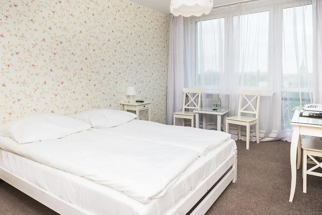 **** Отель Four Points By Sheraton Вроцлав Польша